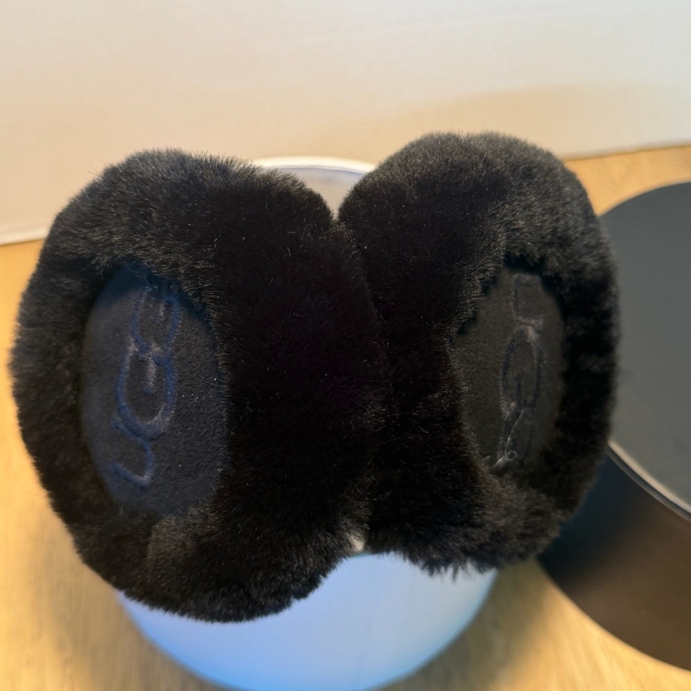 NWT UGG Shearling and Leather Monogram Suede Black Earmuffs - Picture 12 of 16